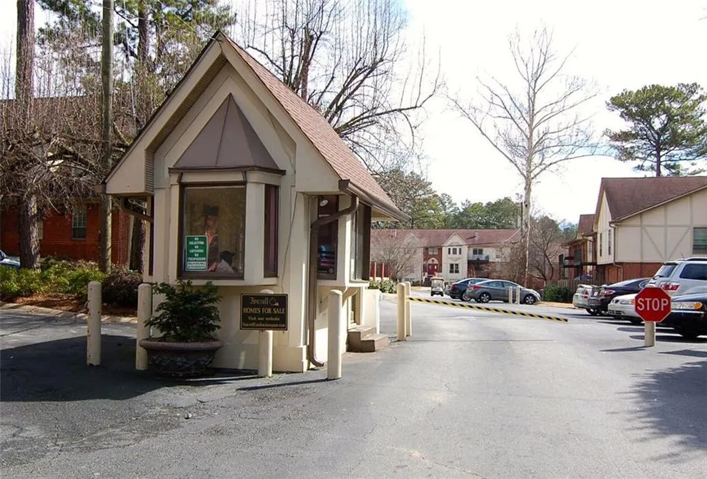 6851 Roswell Road Ne Unit F25, Atlanta, Georgia 30328, 2 Bedrooms Bedrooms, ,2 BathroomsBathrooms,Residential,Sold,6851 Roswell Road Ne Unit F25,5647936
