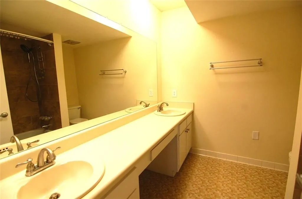6851 Roswell Road Ne Unit F25, Atlanta, Georgia 30328, 2 Bedrooms Bedrooms, ,2 BathroomsBathrooms,Residential,Sold,6851 Roswell Road Ne Unit F25,5647936