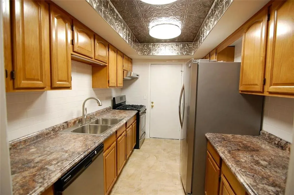 6851 Roswell Road Ne Unit F25, Atlanta, Georgia 30328, 2 Bedrooms Bedrooms, ,2 BathroomsBathrooms,Residential,Sold,6851 Roswell Road Ne Unit F25,5647936
