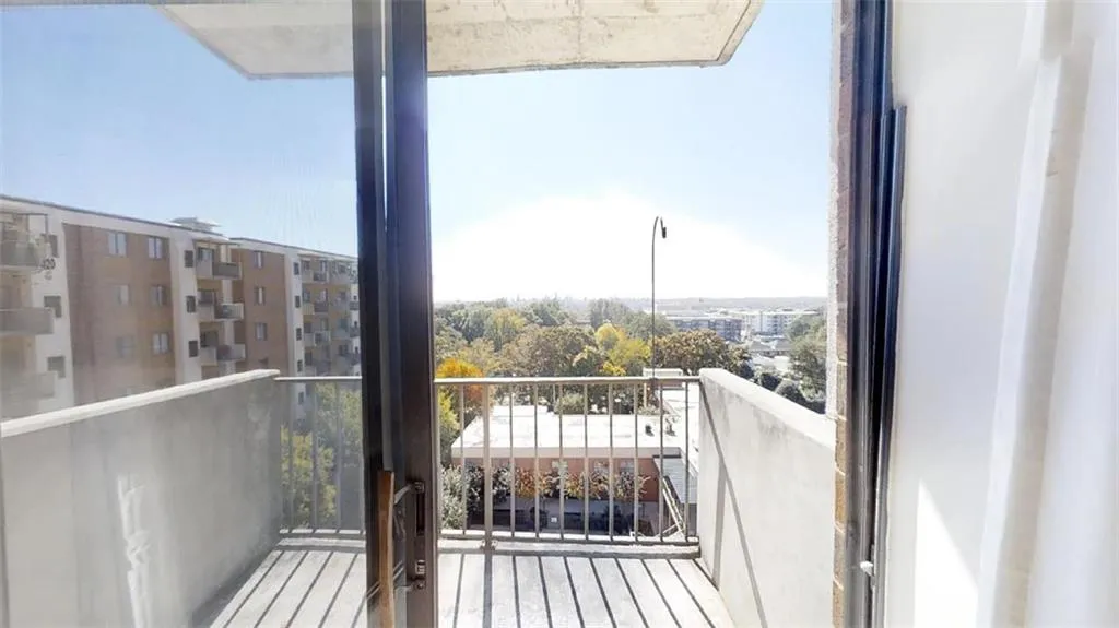 300 Johnson Ferry Road Ne Unit B910, Atlanta, Georgia 30328, 2 Bedrooms Bedrooms, ,2 BathroomsBathrooms,Residential,Sold,300 Johnson Ferry Road Ne Unit B910,6096478