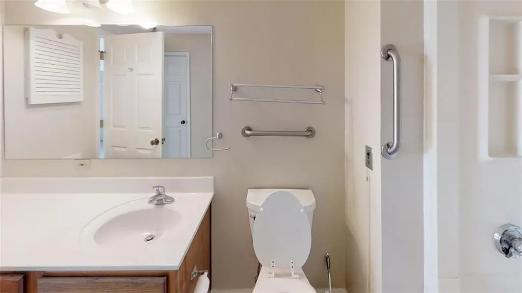 300 Johnson Ferry Road Ne Unit B910, Atlanta, Georgia 30328, 2 Bedrooms Bedrooms, ,2 BathroomsBathrooms,Residential,Sold,300 Johnson Ferry Road Ne Unit B910,6096478