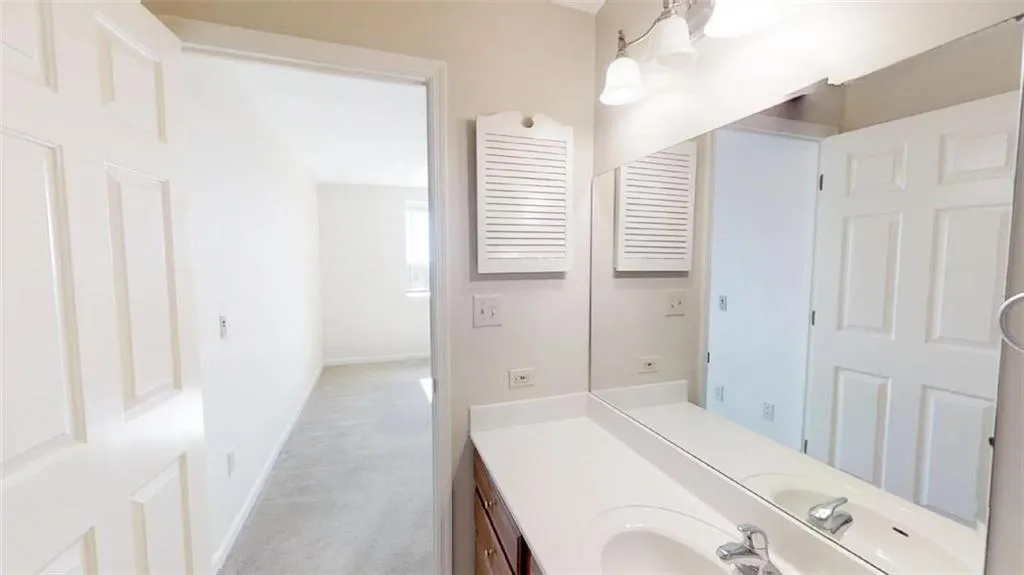 300 Johnson Ferry Road Ne Unit B910, Atlanta, Georgia 30328, 2 Bedrooms Bedrooms, ,2 BathroomsBathrooms,Residential,Sold,300 Johnson Ferry Road Ne Unit B910,6096478