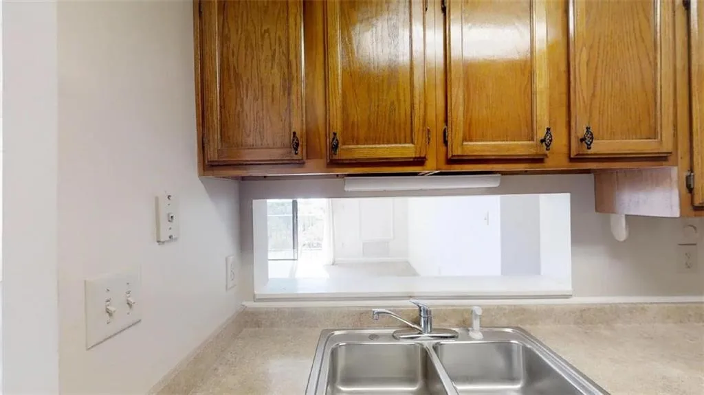 300 Johnson Ferry Road Ne Unit B910, Atlanta, Georgia 30328, 2 Bedrooms Bedrooms, ,2 BathroomsBathrooms,Residential,Sold,300 Johnson Ferry Road Ne Unit B910,6096478