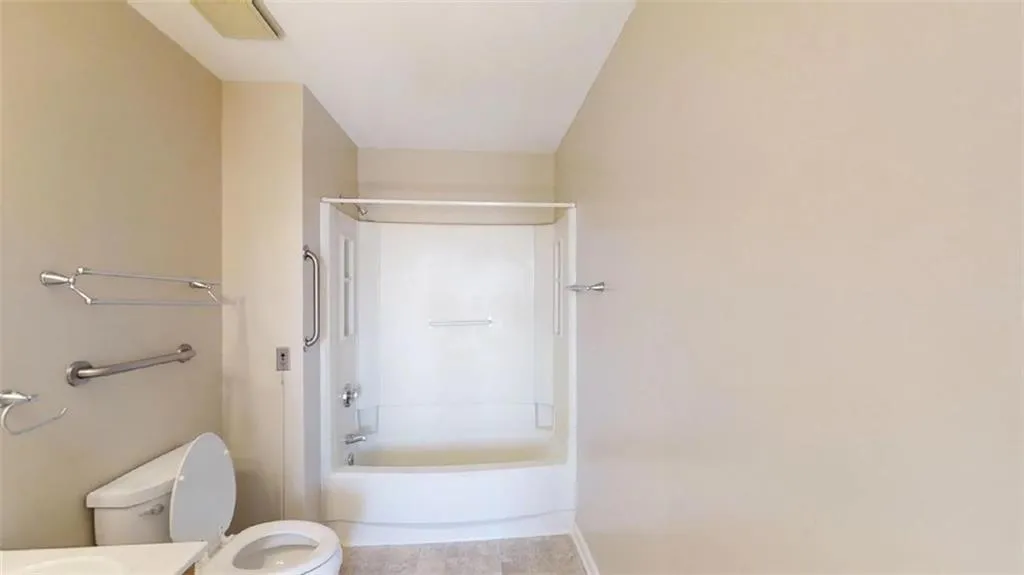 300 Johnson Ferry Road Ne Unit B910, Atlanta, Georgia 30328, 2 Bedrooms Bedrooms, ,2 BathroomsBathrooms,Residential,Sold,300 Johnson Ferry Road Ne Unit B910,6096478