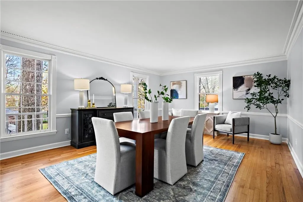 905 Edgewater Trail, Sandy Springs, Georgia 30328, 5 Bedrooms Bedrooms, ,4 BathroomsBathrooms,Residential,Sold,905 Edgewater Trail,7487802