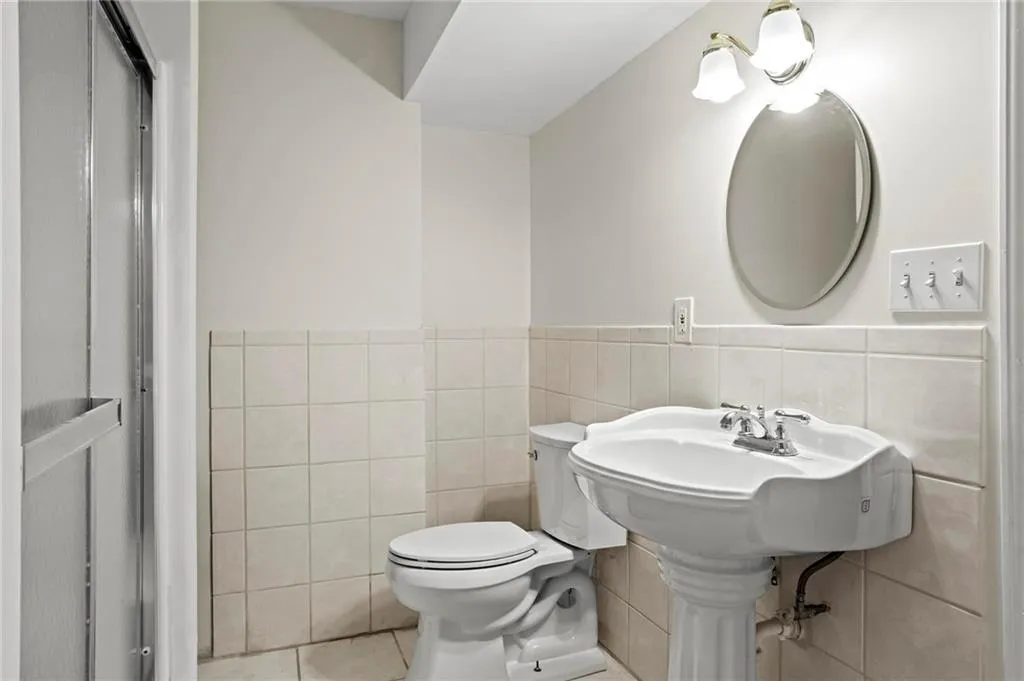 905 Edgewater Trail, Sandy Springs, Georgia 30328, 5 Bedrooms Bedrooms, ,4 BathroomsBathrooms,Residential,Sold,905 Edgewater Trail,7487802