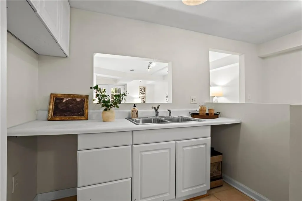 905 Edgewater Trail, Sandy Springs, Georgia 30328, 5 Bedrooms Bedrooms, ,4 BathroomsBathrooms,Residential,Sold,905 Edgewater Trail,7487802