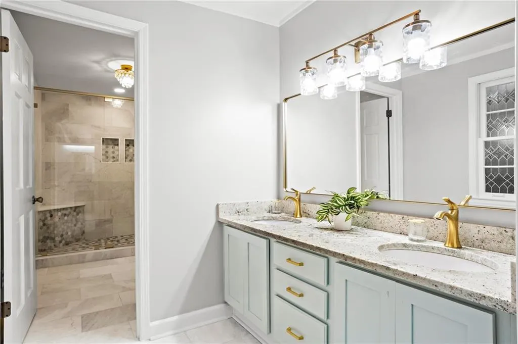 905 Edgewater Trail, Sandy Springs, Georgia 30328, 5 Bedrooms Bedrooms, ,4 BathroomsBathrooms,Residential,Sold,905 Edgewater Trail,7487802