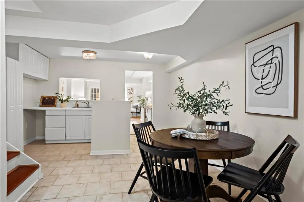 905 Edgewater Trail, Sandy Springs, Georgia 30328, 5 Bedrooms Bedrooms, ,4 BathroomsBathrooms,Residential,Sold,905 Edgewater Trail,7487802