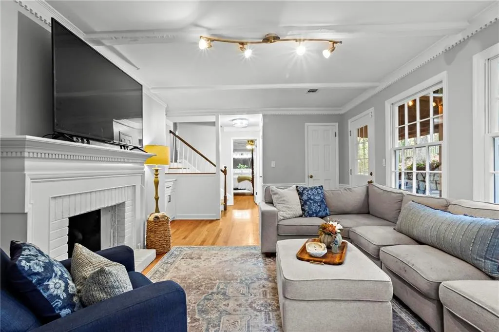 905 Edgewater Trail, Sandy Springs, Georgia 30328, 5 Bedrooms Bedrooms, ,4 BathroomsBathrooms,Residential,Sold,905 Edgewater Trail,7487802