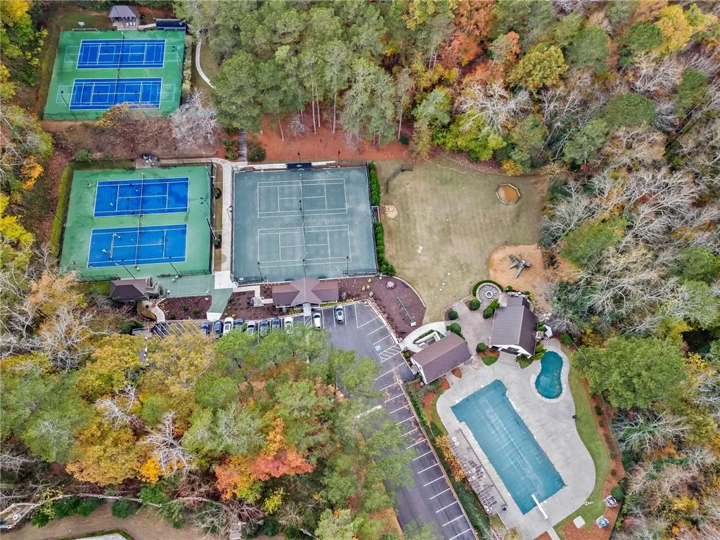 905 Edgewater Trail, Sandy Springs, Georgia 30328, 5 Bedrooms Bedrooms, ,4 BathroomsBathrooms,Residential,Sold,905 Edgewater Trail,7487802