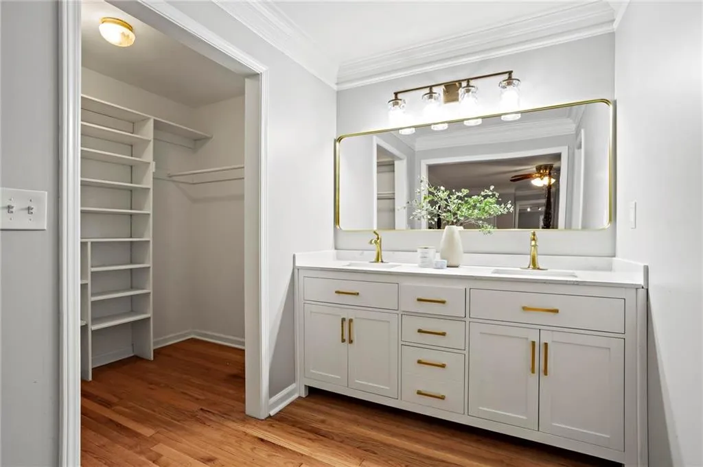 905 Edgewater Trail, Sandy Springs, Georgia 30328, 5 Bedrooms Bedrooms, ,4 BathroomsBathrooms,Residential,Sold,905 Edgewater Trail,7487802