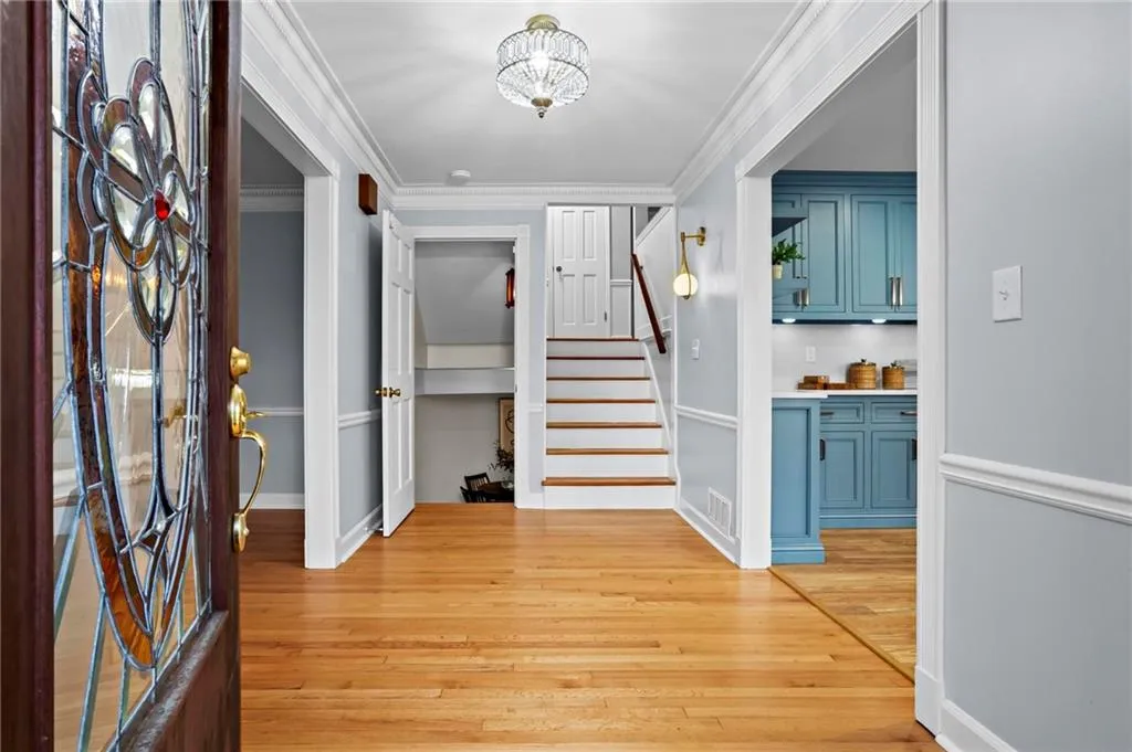 905 Edgewater Trail, Sandy Springs, Georgia 30328, 5 Bedrooms Bedrooms, ,4 BathroomsBathrooms,Residential,Sold,905 Edgewater Trail,7487802