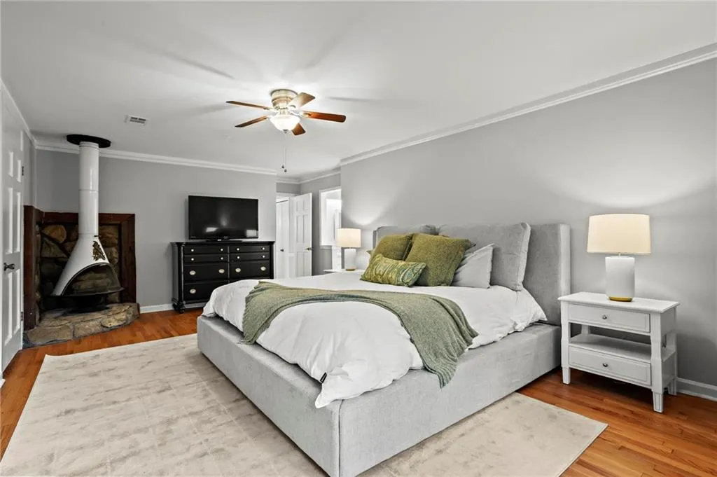 905 Edgewater Trail, Sandy Springs, Georgia 30328, 5 Bedrooms Bedrooms, ,4 BathroomsBathrooms,Residential,Sold,905 Edgewater Trail,7487802