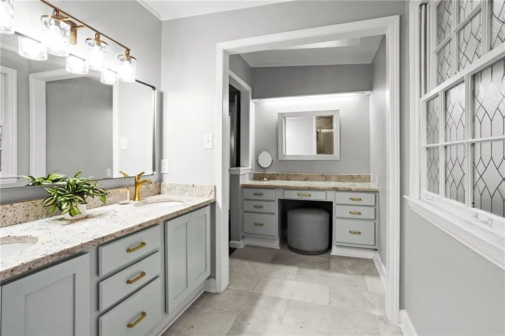 905 Edgewater Trail, Sandy Springs, Georgia 30328, 5 Bedrooms Bedrooms, ,4 BathroomsBathrooms,Residential,Sold,905 Edgewater Trail,7487802