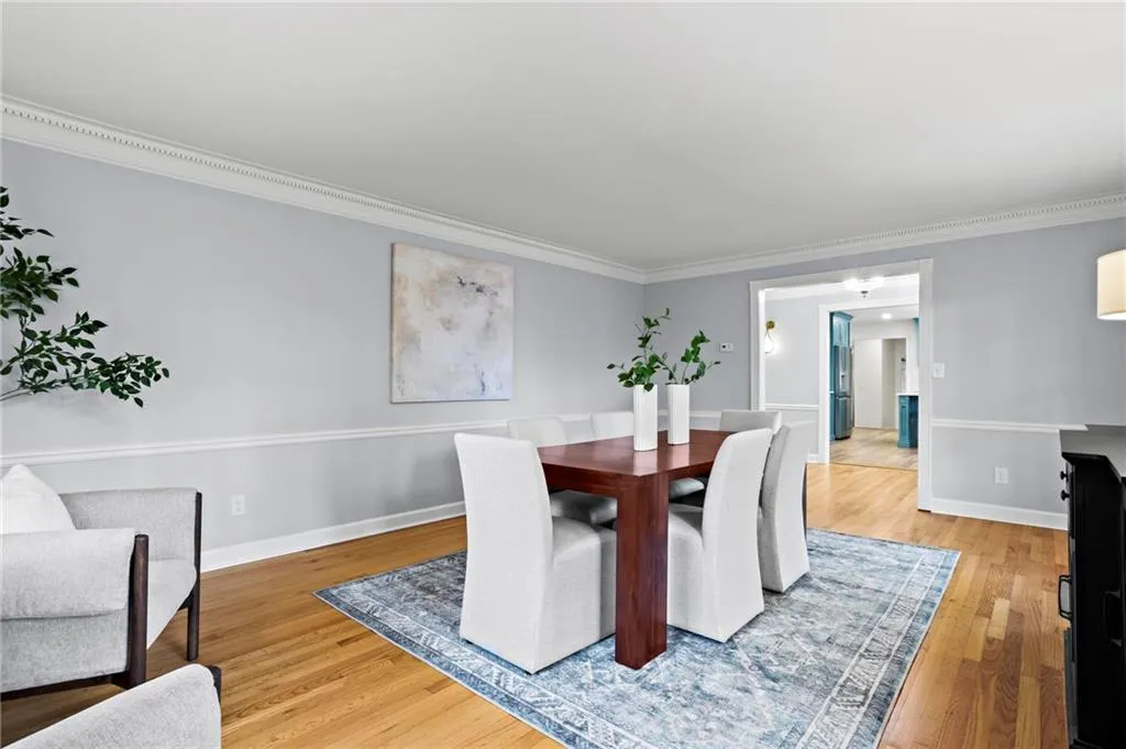 905 Edgewater Trail, Sandy Springs, Georgia 30328, 5 Bedrooms Bedrooms, ,4 BathroomsBathrooms,Residential,Sold,905 Edgewater Trail,7487802