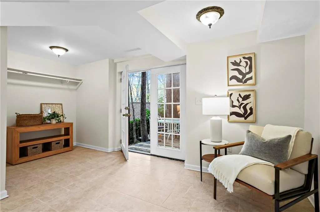 905 Edgewater Trail, Sandy Springs, Georgia 30328, 5 Bedrooms Bedrooms, ,4 BathroomsBathrooms,Residential,Sold,905 Edgewater Trail,7487802