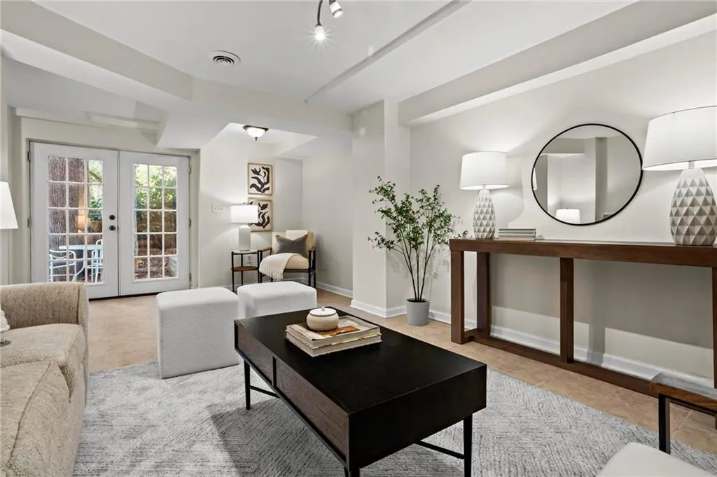 905 Edgewater Trail, Sandy Springs, Georgia 30328, 5 Bedrooms Bedrooms, ,4 BathroomsBathrooms,Residential,Sold,905 Edgewater Trail,7487802