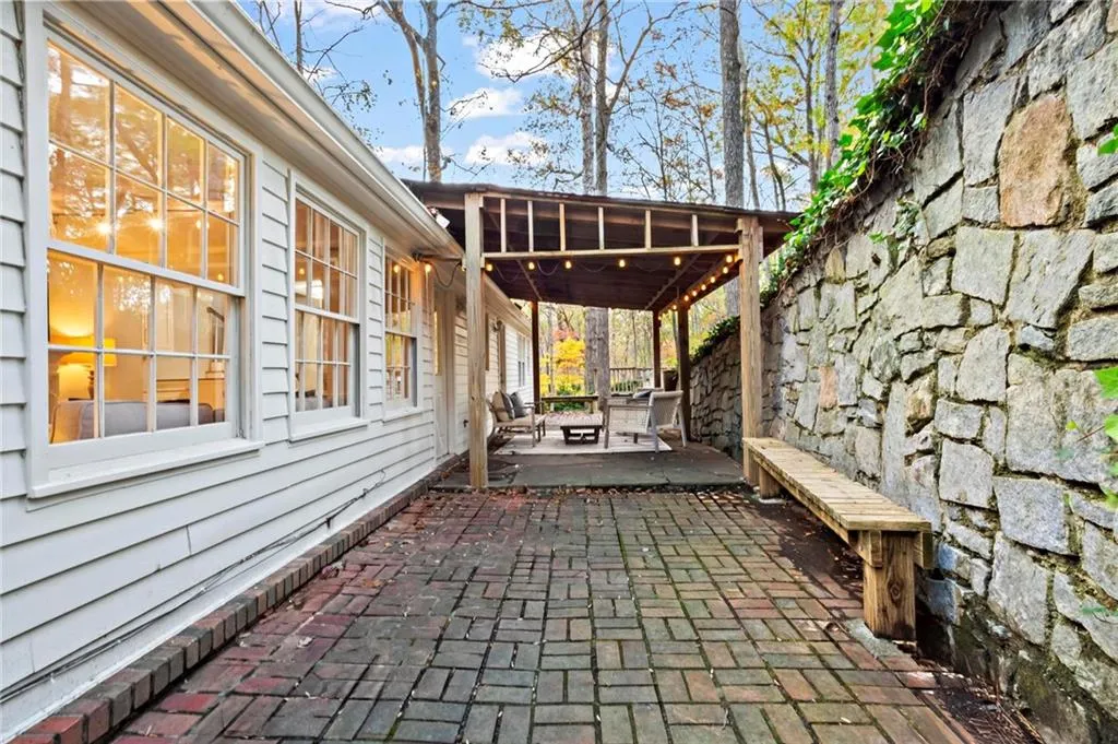 905 Edgewater Trail, Sandy Springs, Georgia 30328, 5 Bedrooms Bedrooms, ,4 BathroomsBathrooms,Residential,Sold,905 Edgewater Trail,7487802