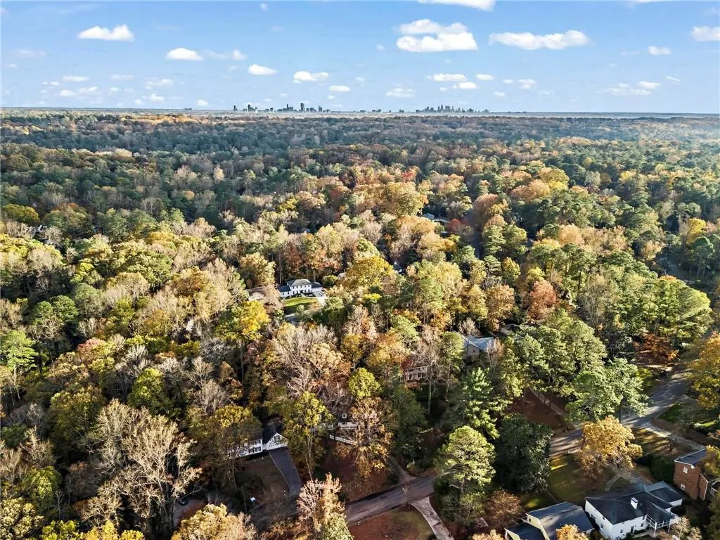 905 Edgewater Trail, Sandy Springs, Georgia 30328, 5 Bedrooms Bedrooms, ,4 BathroomsBathrooms,Residential,Sold,905 Edgewater Trail,7487802