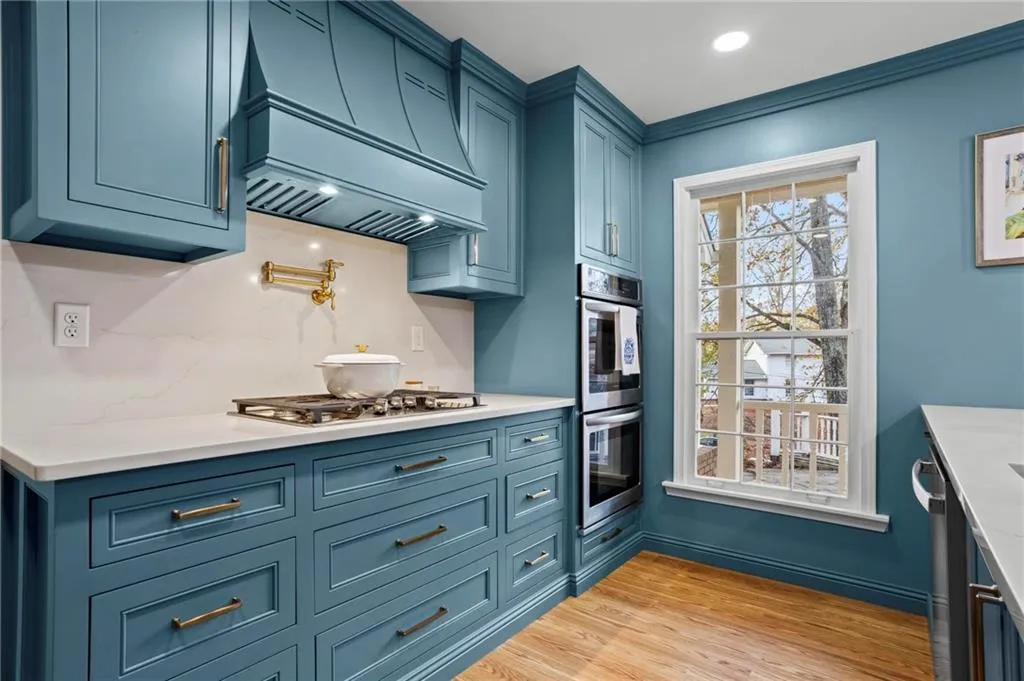 905 Edgewater Trail, Sandy Springs, Georgia 30328, 5 Bedrooms Bedrooms, ,4 BathroomsBathrooms,Residential,Sold,905 Edgewater Trail,7487802