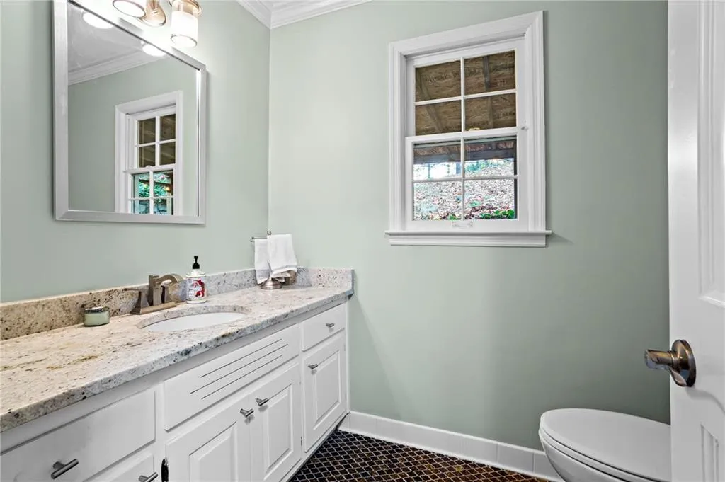 905 Edgewater Trail, Sandy Springs, Georgia 30328, 5 Bedrooms Bedrooms, ,4 BathroomsBathrooms,Residential,Sold,905 Edgewater Trail,7487802