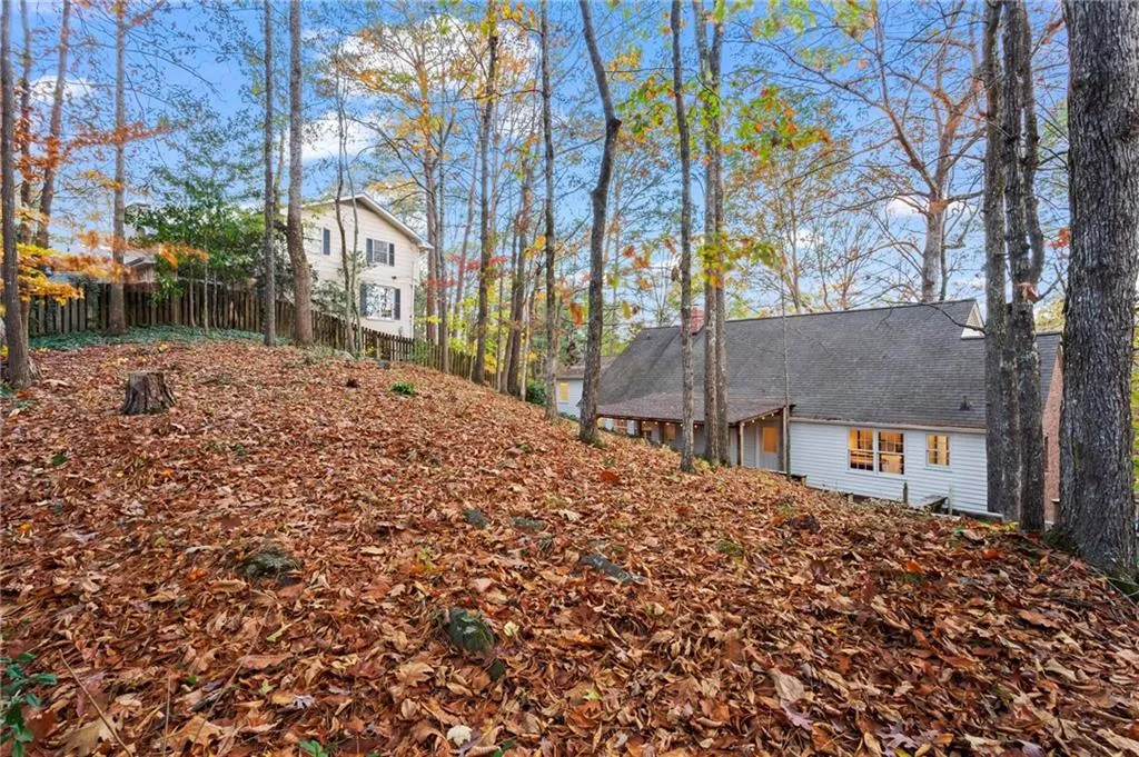 905 Edgewater Trail, Sandy Springs, Georgia 30328, 5 Bedrooms Bedrooms, ,4 BathroomsBathrooms,Residential,Sold,905 Edgewater Trail,7487802