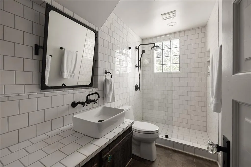 1656 N Pelham Road Ne, Atlanta, Georgia 30324, 4 Bedrooms Bedrooms, ,4 BathroomsBathrooms,Residential,For Sale,1656 N Pelham Road Ne,7600041