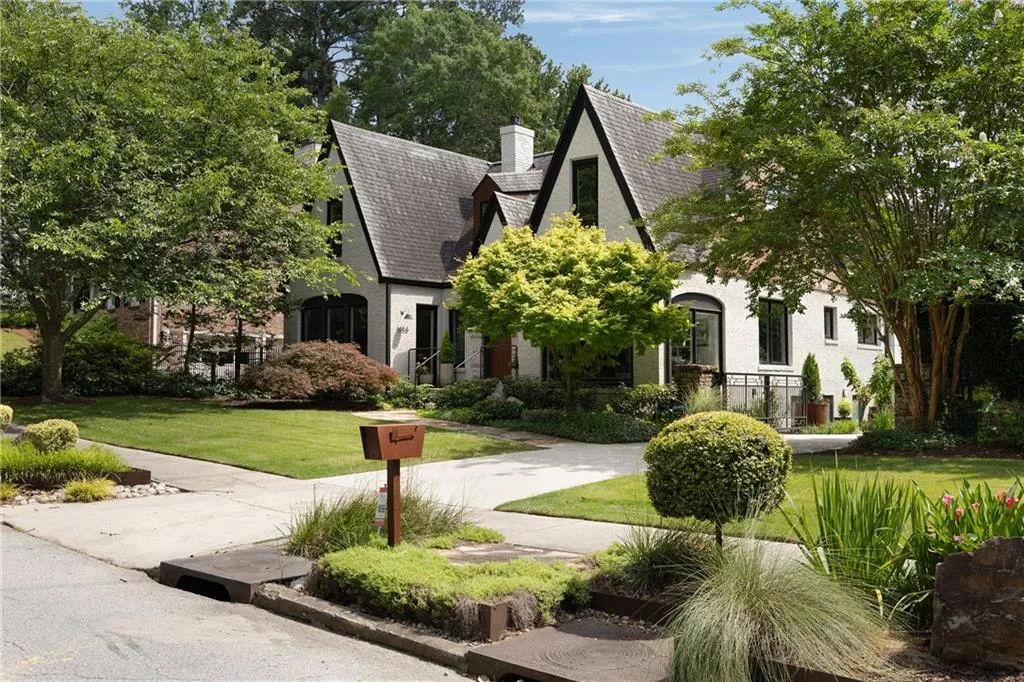 1656 N Pelham Road Ne, Atlanta, Georgia 30324, 4 Bedrooms Bedrooms, ,4 BathroomsBathrooms,Residential,For Sale,1656 N Pelham Road Ne,7600041