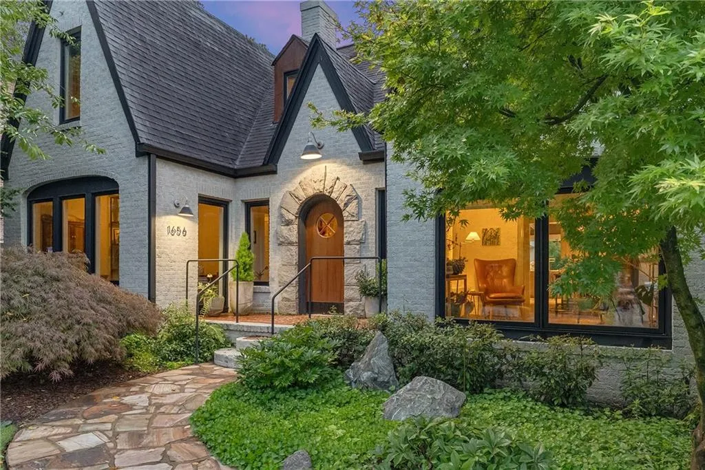 1656 N Pelham Road Ne, Atlanta, Georgia 30324, 4 Bedrooms Bedrooms, ,4 BathroomsBathrooms,Residential,For Sale,1656 N Pelham Road Ne,7600041