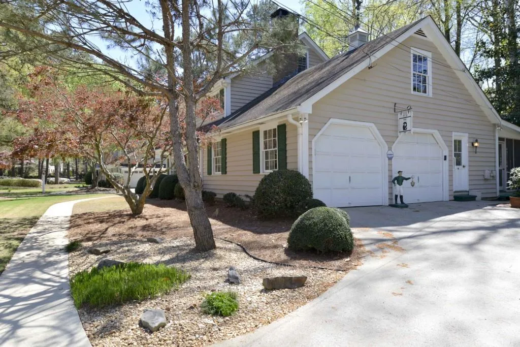 7160 Hunters Branch Drive, Sandy Springs, Georgia 30328, 5 Bedrooms Bedrooms, ,3 BathroomsBathrooms,Residential,Sold,7160 Hunters Branch Drive,5829576