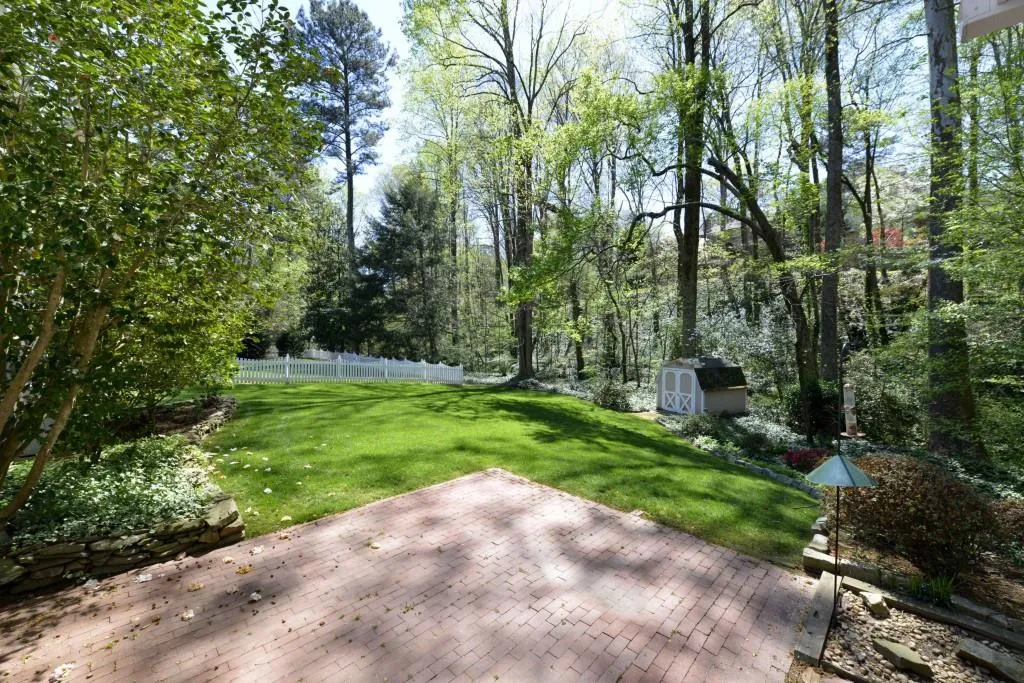 7160 Hunters Branch Drive, Sandy Springs, Georgia 30328, 5 Bedrooms Bedrooms, ,3 BathroomsBathrooms,Residential,Sold,7160 Hunters Branch Drive,5829576