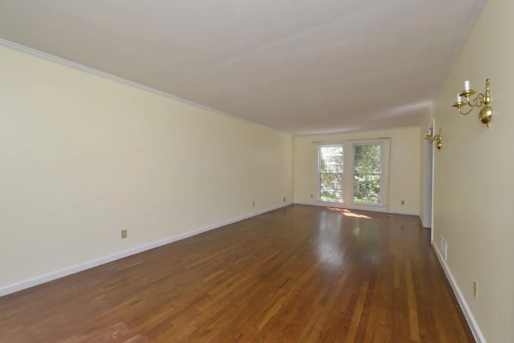 7160 Hunters Branch Drive, Sandy Springs, Georgia 30328, 5 Bedrooms Bedrooms, ,3 BathroomsBathrooms,Residential,Sold,7160 Hunters Branch Drive,5829576