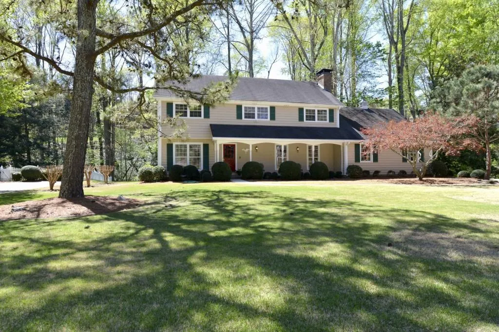 7160 Hunters Branch Drive, Sandy Springs, Georgia 30328, 5 Bedrooms Bedrooms, ,3 BathroomsBathrooms,Residential,Sold,7160 Hunters Branch Drive,5829576