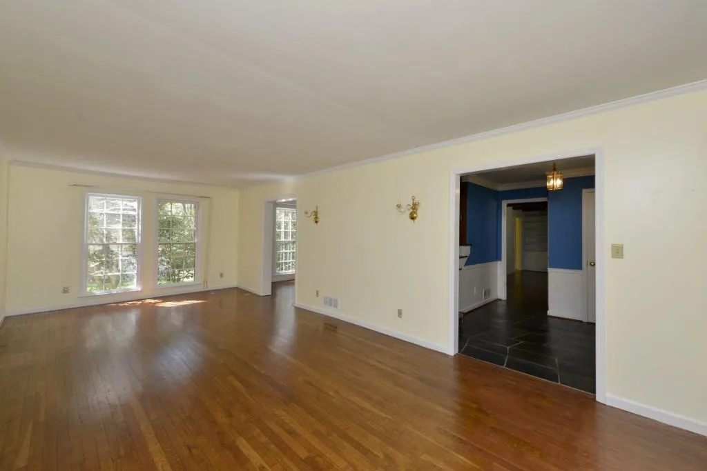 7160 Hunters Branch Drive, Sandy Springs, Georgia 30328, 5 Bedrooms Bedrooms, ,3 BathroomsBathrooms,Residential,Sold,7160 Hunters Branch Drive,5829576