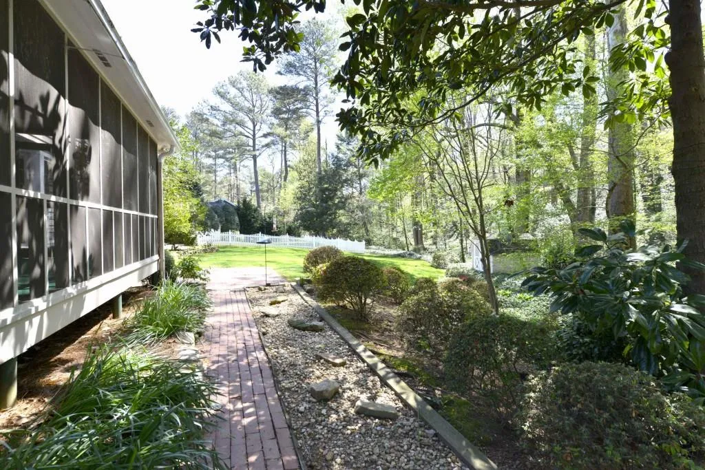 7160 Hunters Branch Drive, Sandy Springs, Georgia 30328, 5 Bedrooms Bedrooms, ,3 BathroomsBathrooms,Residential,Sold,7160 Hunters Branch Drive,5829576
