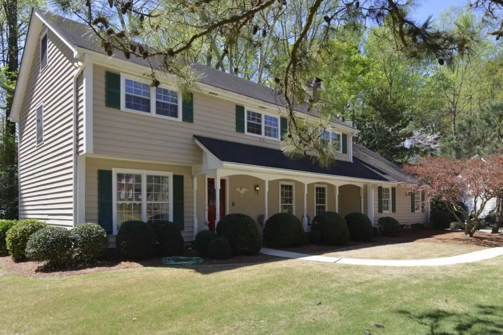 7160 Hunters Branch Drive, Sandy Springs, Georgia 30328, 5 Bedrooms Bedrooms, ,3 BathroomsBathrooms,Residential,Sold,7160 Hunters Branch Drive,5829576