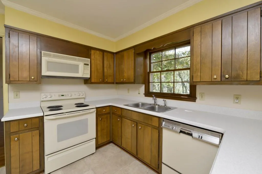 7160 Hunters Branch Drive, Sandy Springs, Georgia 30328, 5 Bedrooms Bedrooms, ,3 BathroomsBathrooms,Residential,Sold,7160 Hunters Branch Drive,5829576