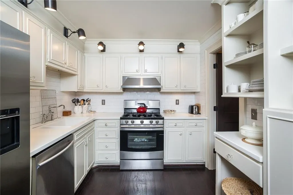 2632 Peachtree Road Nw Unit A303, Atlanta, Georgia 30305, 2 Bedrooms Bedrooms, ,2 BathroomsBathrooms,Residential,Sold,2632 Peachtree Road Nw Unit A303,5997034