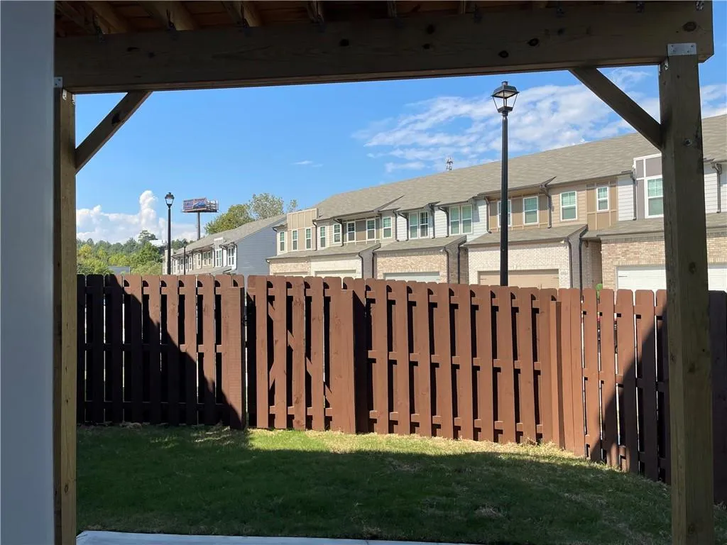 Perfect private back yard, perfect for entertaining and a great space for your fur babies to enjoy.