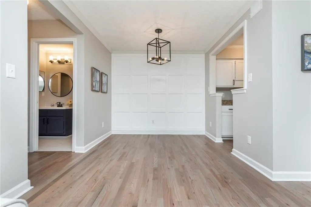 2013 Wingate Way, Sandy Springs, Georgia 30350, 2 Bedrooms Bedrooms, ,2 BathroomsBathrooms,Residential,Sold,2013 Wingate Way,6854210