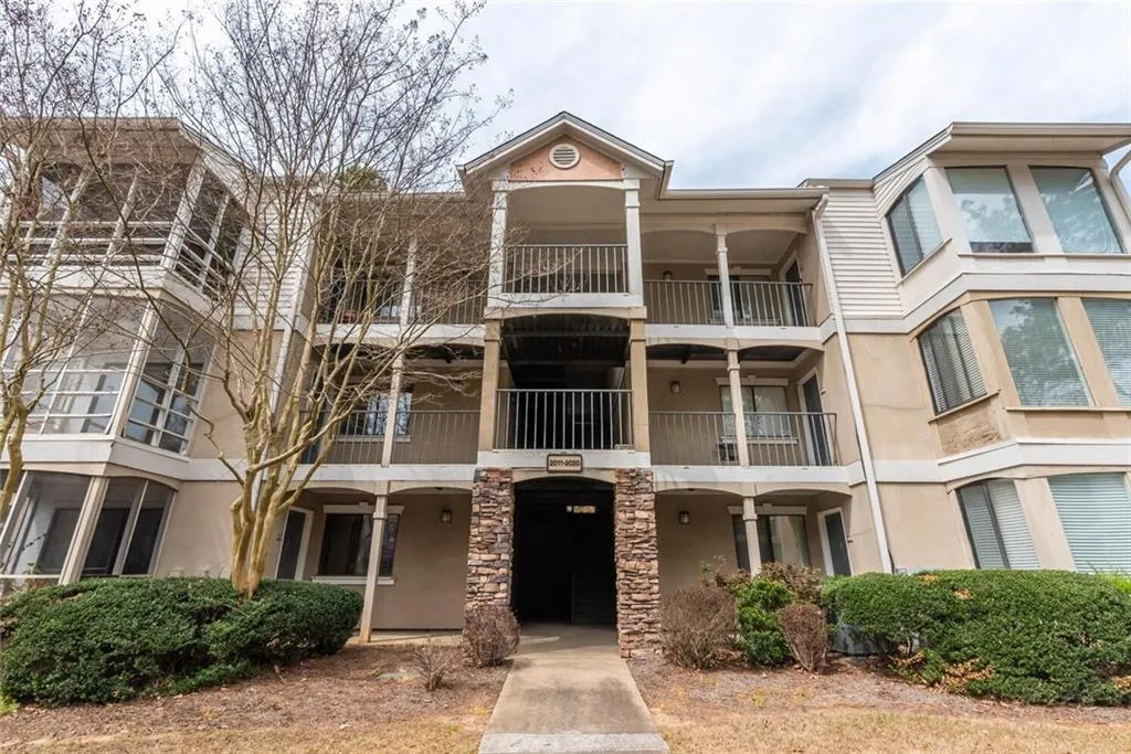 2013 Wingate Way, Sandy Springs, Georgia 30350, 2 Bedrooms Bedrooms, ,2 BathroomsBathrooms,Residential,Sold,2013 Wingate Way,6854210