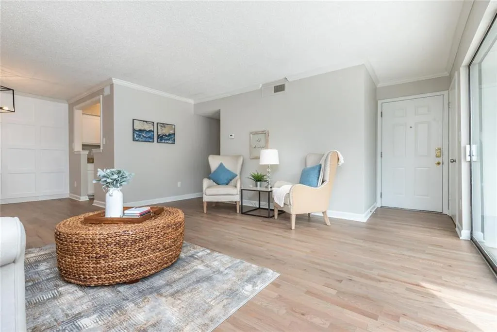 2013 Wingate Way, Sandy Springs, Georgia 30350, 2 Bedrooms Bedrooms, ,2 BathroomsBathrooms,Residential,Sold,2013 Wingate Way,6854210