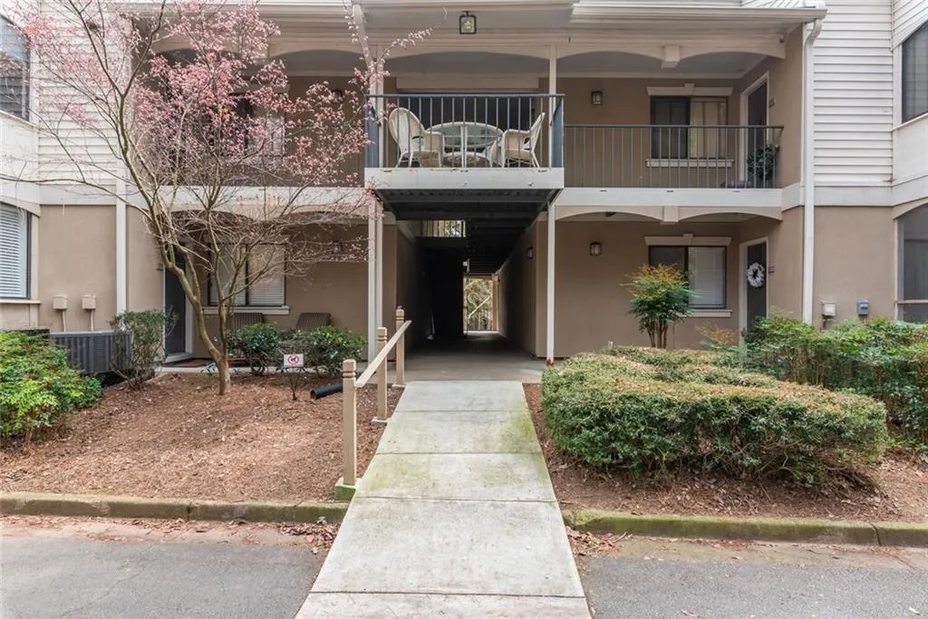 2013 Wingate Way, Sandy Springs, Georgia 30350, 2 Bedrooms Bedrooms, ,2 BathroomsBathrooms,Residential,Sold,2013 Wingate Way,6854210