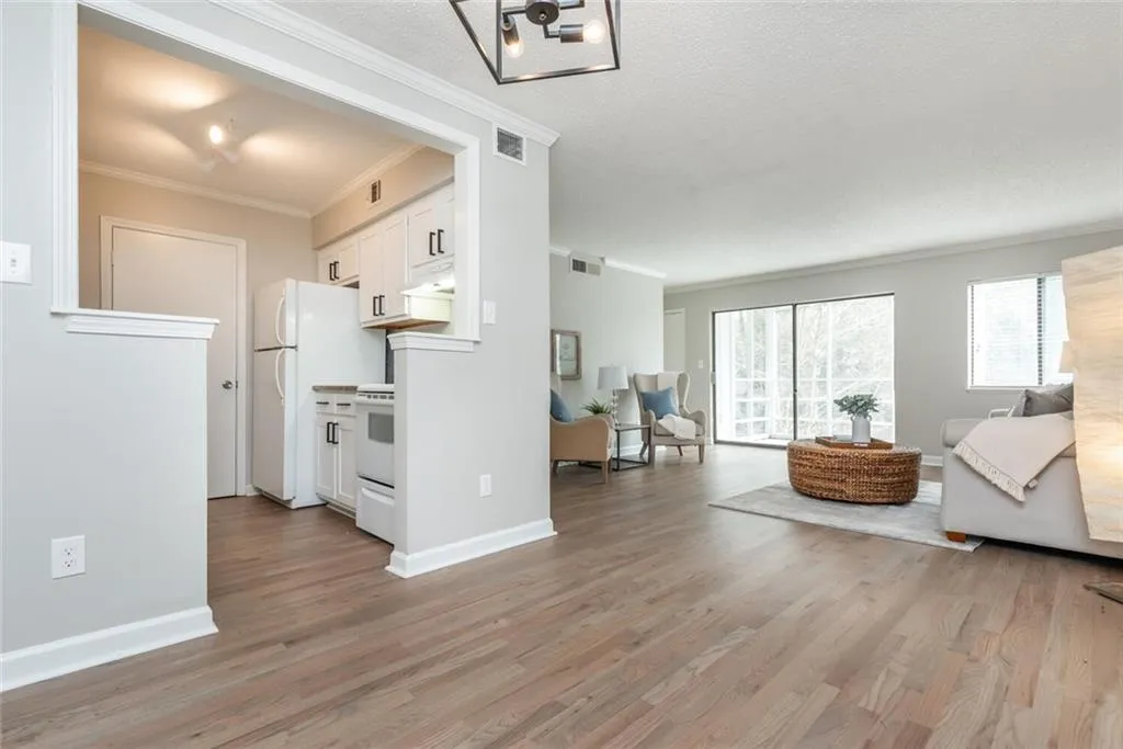 2013 Wingate Way, Sandy Springs, Georgia 30350, 2 Bedrooms Bedrooms, ,2 BathroomsBathrooms,Residential,Sold,2013 Wingate Way,6854210