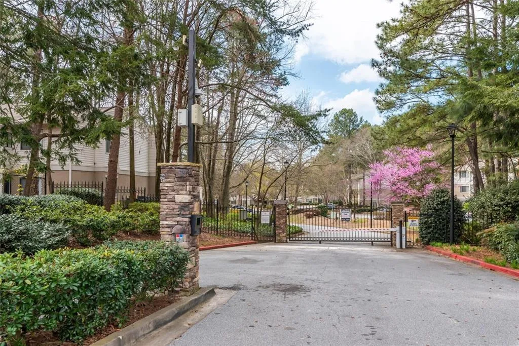 2013 Wingate Way, Sandy Springs, Georgia 30350, 2 Bedrooms Bedrooms, ,2 BathroomsBathrooms,Residential,Sold,2013 Wingate Way,6854210