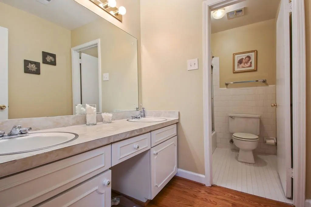 6520 Roswell Road Ne Unit 63, Sandy Springs, Georgia 30328, 3 Bedrooms Bedrooms, ,2 BathroomsBathrooms,Residential,Sold,6520 Roswell Road Ne Unit 63,6567705