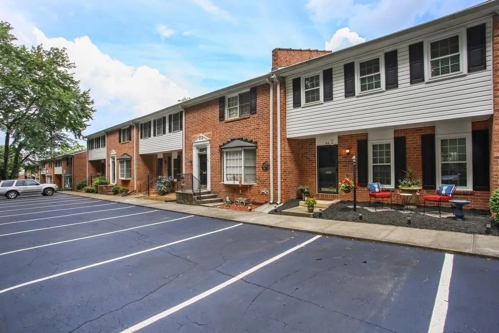 6520 Roswell Road Ne Unit 63, Sandy Springs, Georgia 30328, 3 Bedrooms Bedrooms, ,2 BathroomsBathrooms,Residential,Sold,6520 Roswell Road Ne Unit 63,6567705