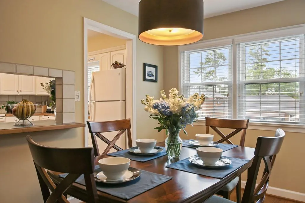 6520 Roswell Road Ne Unit 63, Sandy Springs, Georgia 30328, 3 Bedrooms Bedrooms, ,2 BathroomsBathrooms,Residential,Sold,6520 Roswell Road Ne Unit 63,6567705