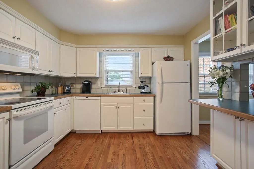 6520 Roswell Road Ne Unit 63, Sandy Springs, Georgia 30328, 3 Bedrooms Bedrooms, ,2 BathroomsBathrooms,Residential,Sold,6520 Roswell Road Ne Unit 63,6567705